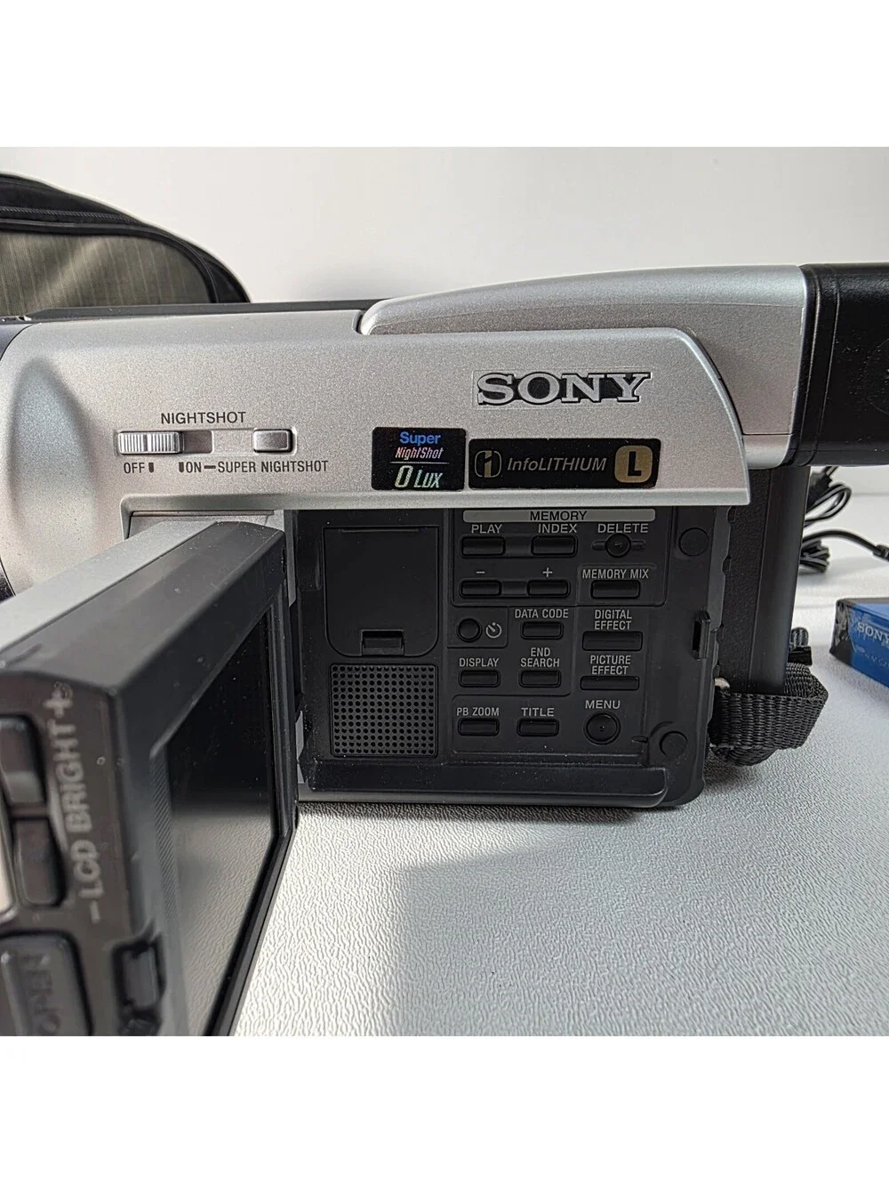 Sony DCR-TRV320 Digital8 Hi8 Video8 Handycam Watch Play Video Transfer Bundle